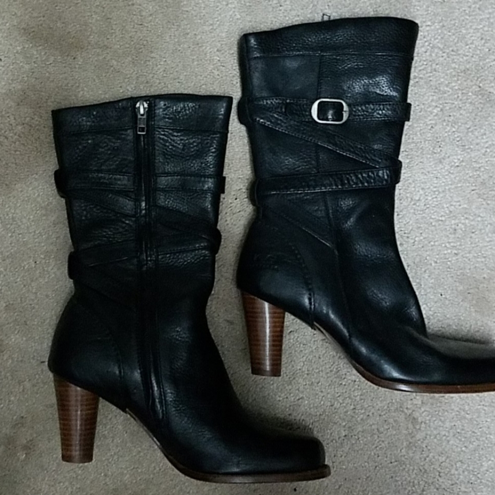 UGG Caroline black boots